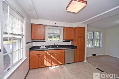 Main picture of 5698 Euclid Rd