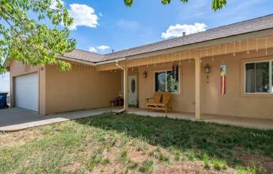 Main picture of 1111 N Oak Dr