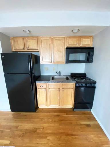 Main picture of 566 Lowell Ave