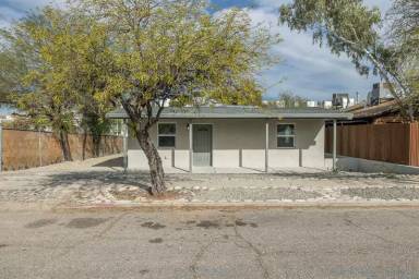 Main picture of 1023 E 9th St
