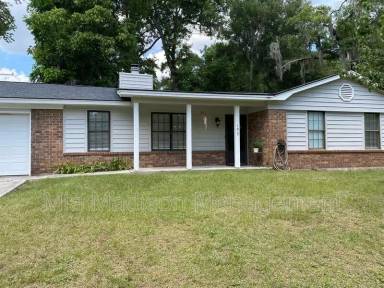Main picture of 102 Greenbriar Ct