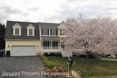 Main picture of 10 Lockwood Dr