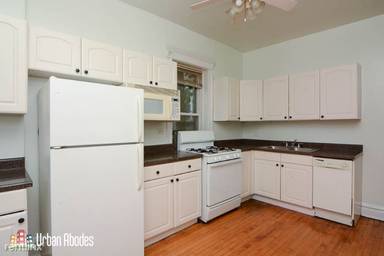 Main picture of 1615 W Waveland Ave