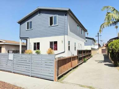 Main picture of 629 W 83rd St