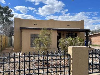 Main picture of 1307 W Saint Clair St