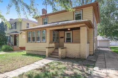 Main picture of 1933 Beverly Pl