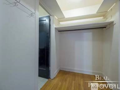 Main picture of 2102 W Ainslie St