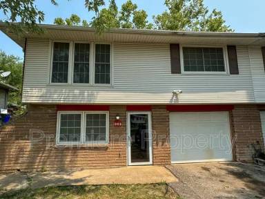 Main picture of 902 W Forest Dr