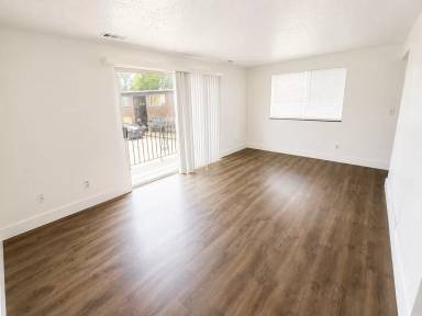 Main picture of 752 N Irving St
