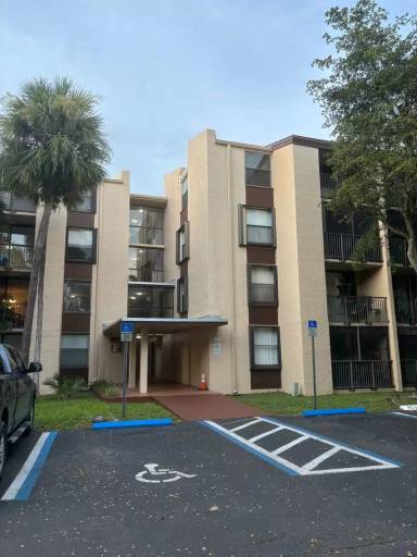 Main picture of Promanade Condominiums at Kendall Lake