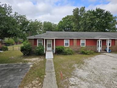 Main picture of 3904 Persimmon St