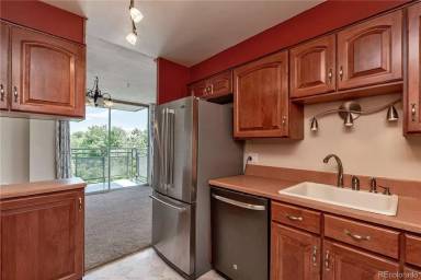 Main picture of 909 N Lafayette St