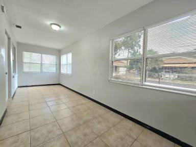 Main picture of 824 N Florence Ave