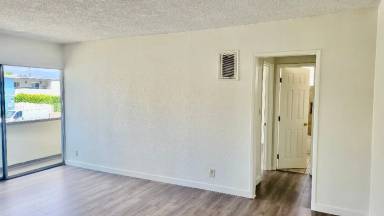 Main picture of 13418 Vanowen St