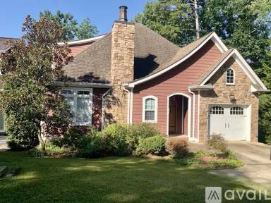 Main picture of 1006 Albany St
