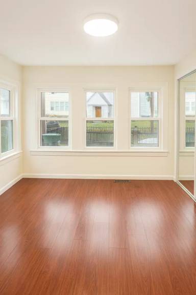 Main picture of 74 Grand St