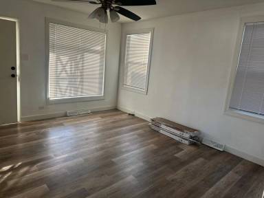 Main picture of 641 Newton St