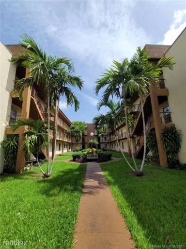 Main picture of 10850 W Flagler St