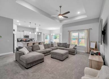 Main picture of 2111 Andorra St