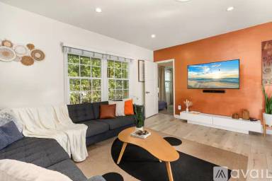 Main picture of 6076 Hargis St