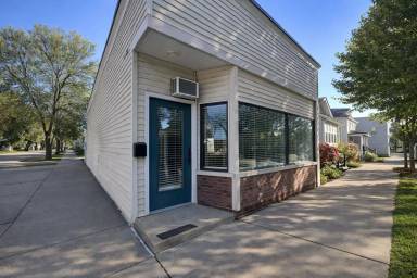 Main picture of 703 Prospect Ave