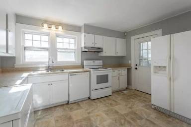 Main picture of 209 S Moss Ave