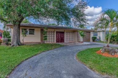 Main picture of 3820 E Lake Ter