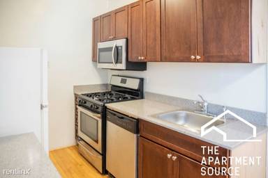 Main picture of 4258 N Clark St