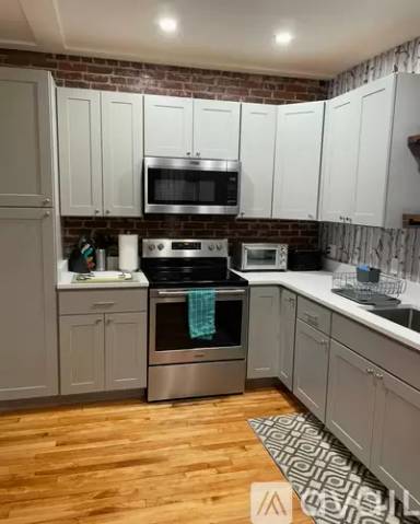 Main picture of 120 Main St