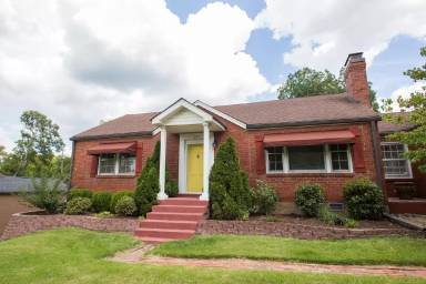 Main picture of 219 Cottage Ln