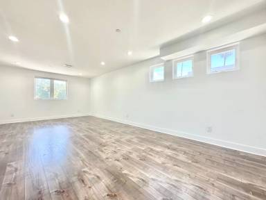 Main picture of 1013 1/2 N Oxford Ave