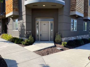 Main picture of 584 Fair Oaks Ave