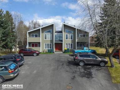 Main picture of 1811 Congress Cir
