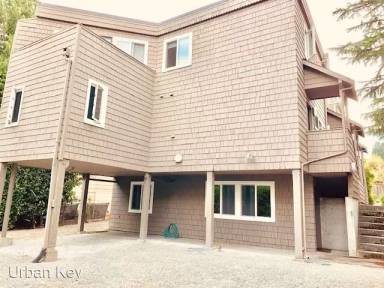 Main picture of 7307 Bainbridge Pl SW