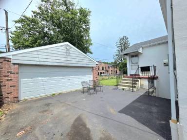 Main picture of 5 Imperial Dr