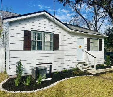 Main picture of 5123 Colonial Ave