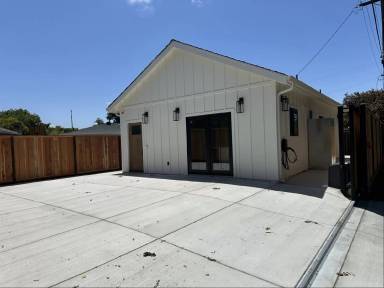 Main picture of 1467 Newhall St
