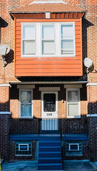 Main picture of 2137 Carver St