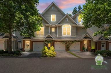 Main picture of 18 Edge Ct