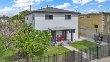 Main picture of 915 E 91st St