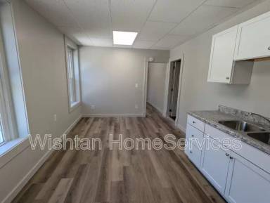Main picture of 301 E Main St