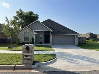 Main picture of 2005 Jackson Dr