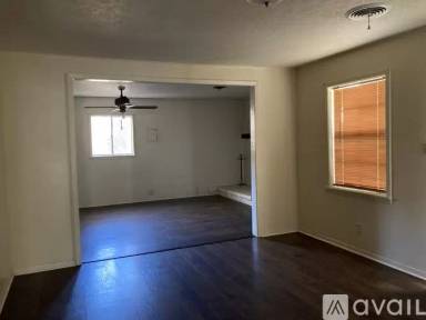 Main picture of 2220 W Sherman St