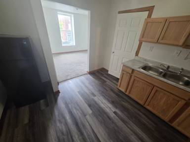 Main picture of 170 N Main St