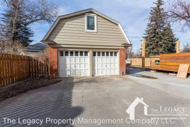 Main picture of 1052 S Lincoln Ave