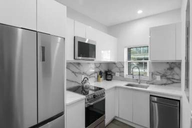 Main picture of 927 S Howard Ave