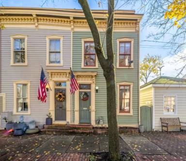 Main picture of 222 S Fayette St