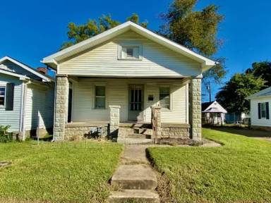 Main picture of 1628 E Indiana St