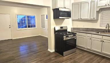 Main picture of 963 W 42nd St