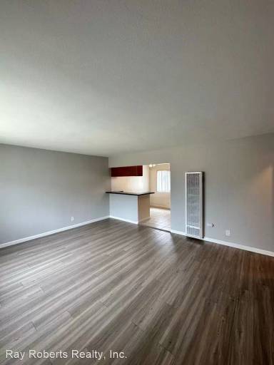 Main picture of 1022 E 32nd St